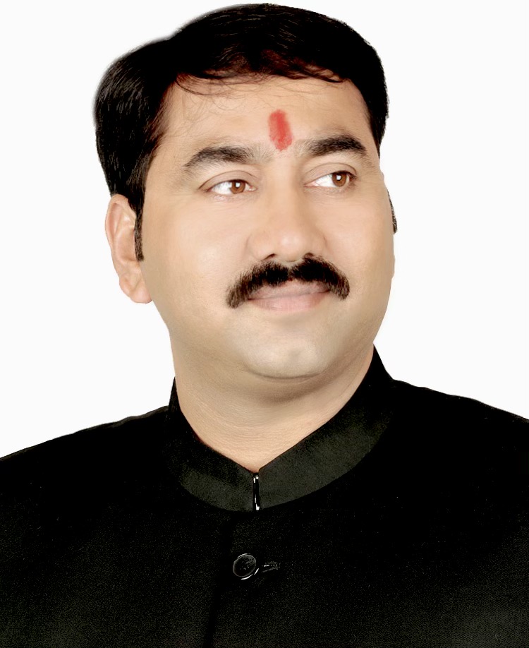 धर्मपुर विधानसभा सीट पर भाजपा के वरिष्ठ युवा नेता और तीन बार के कैंट बोर्ड उपाध्यक्ष भूपेंद्र सिंह कंडारी की भी नजर