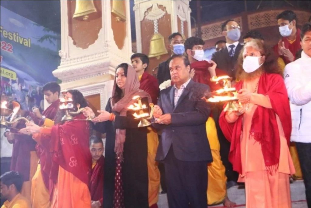 परमार्थ निकेतन पहुंचे असम के मुख्यमंत्री हिमंत बिस्वा सरमा, बोले- गंगा हमारी राष्ट्रीय धरोहर