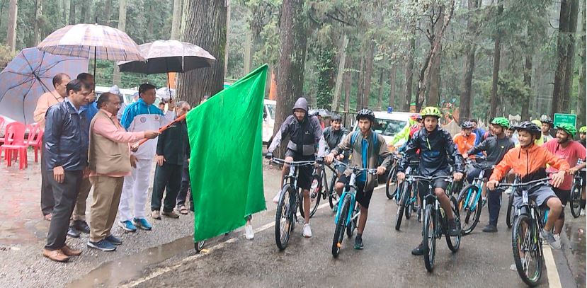 पौड़ी में बाइकिंग रैली, विधायक पोरी ने दिखाई हरी झंडी
