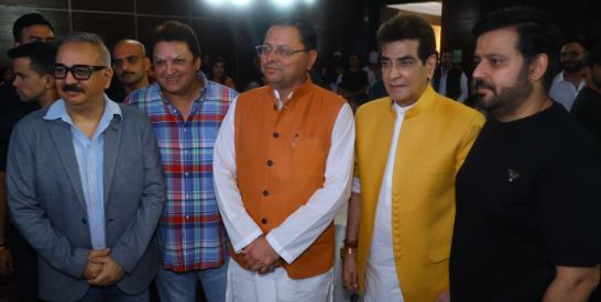 मुख्यमंत्री ने मुंबई में किया फिल्म उद्योग से जुड़ी हस्तियों से विचार विमर्श