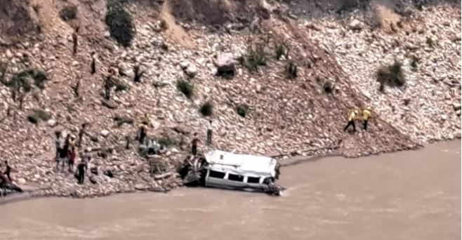 रूद्रप्रयाग में दुखद हादसा, नदी में गिरा वाहन, नौ की मौत