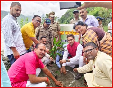 पौधो की देखभाल करना हमारी जिम्मेदारी महत्वपूर्ण है : सौरभ बहुगुणा