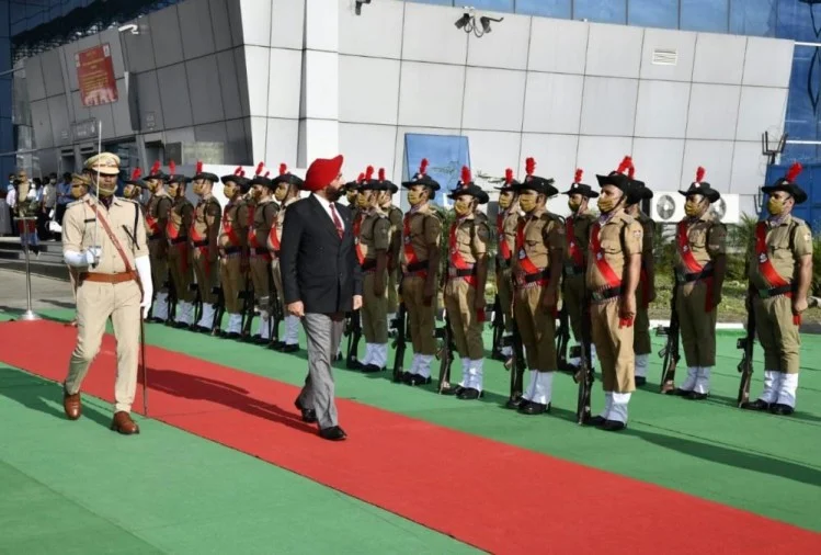 देहरादून पहुंचे नए राज्यपाल लेफ्टिनेंट जनरल गुरमीत सिंह, आज लेंगे शपथ