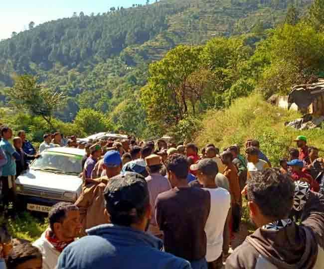 त्यूणी के पास बानपुर में कार खाई में गिरी, एक ही परिवार के पांच सदस्यों की मौत