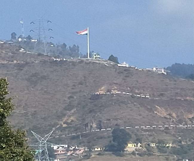 मुख्यमंत्री ने पिथौरागढ़ में फहराया 100 फीट ऊंचा तिरंगा, प्रदेश में सबसे ऊंची स्वामी विवेकानंद की प्रतिमा का भी करेंगे अनावरण
