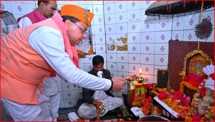 मुख्यमंत्री ने गोलज्यू मंदिर में पूजा अर्चना की