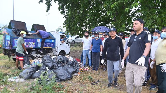 साफ सफाई करने लिए जागरूक किया