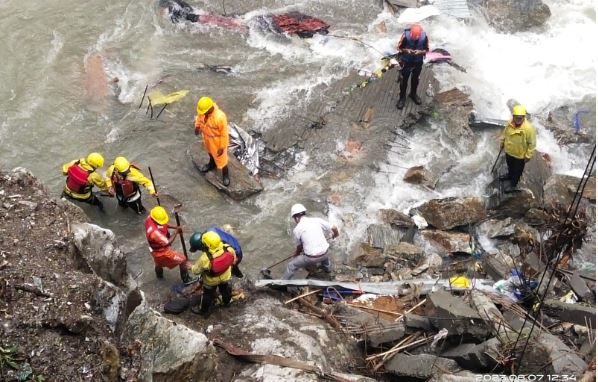 गौरीकुंड भूस्खलन में 20 लोग अभी भी लापता, सर्च अभियान जारी VEDIO