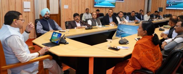 मुख्यमंत्री ने शासन के उच्च स्तरीय अधिकारियों के साथ बैठक की