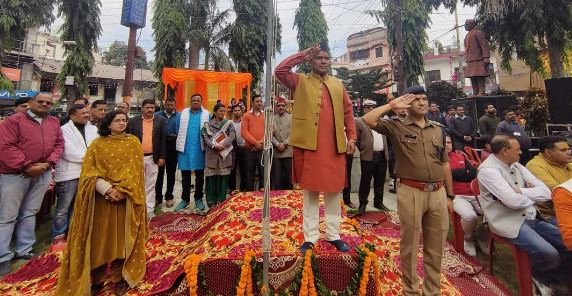  बैकुंठ चतुर्दशी मेला:  बिखरी सतरंगी छटा, डॉ.धन सिंह रावत ने किया शुभारंभ