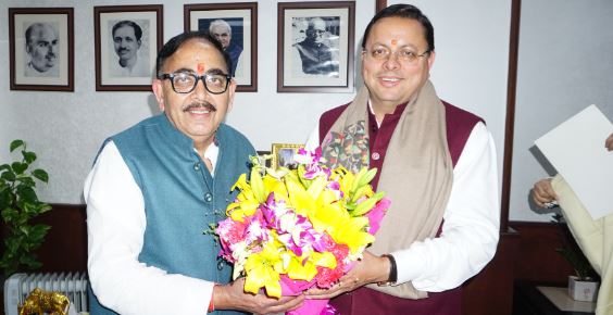 मुख्यमंत्री धामी ने केंद्रीय मंत्री भारी उद्योग डॉ० महेन्द्र नाथ पाण्डेय से की भेंट