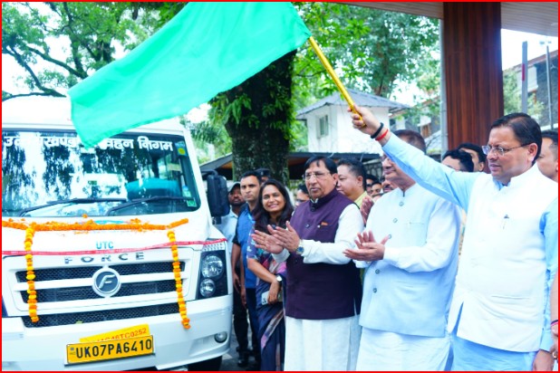 20 नई वातानुकूलित यूटीसी मिनी (टैम्पो ट्रेवलर) का फ्लैग ऑफ