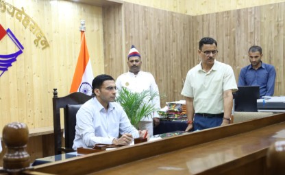 विधवा महिला ने सुनाई अपनी व्यथा