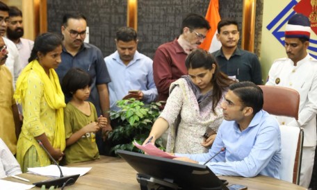 अंजलि बनेगी डॉक्टर नंदा सुनंदा से डीएम ने भरी फीस