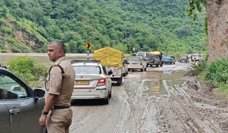 अलकनंदा का जलस्तर बढ़ा, जिलाधिकारी ने जारी की सतर्कता की अपील
