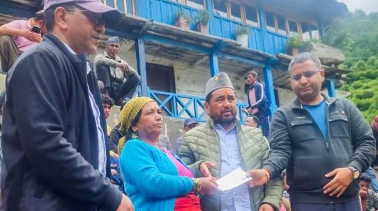 धराली में 98 आपदा प्रभावित परिवारों को मिली पाँच-पाँच लाख रुपये की तत्कालिक सहायता