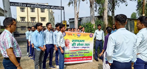 राष्ट्र निर्माण में स्वयंसेवियों की भूमिका पर प्रकाश डाला