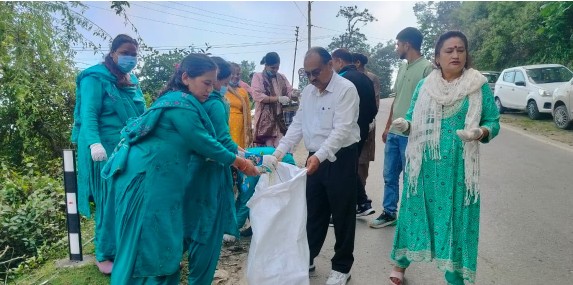 स्वच्छता ही सेवा पखवाड़े के तहत नये बस अड्डे पर चला स्वच्छता अभियान