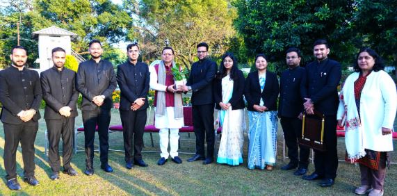 परिवीक्षाधीन पीसीएस अधिकारियों ने मुख्यमंत्री से की भेंट