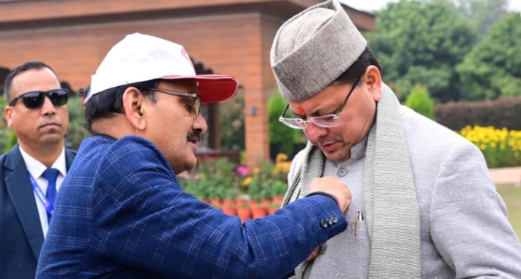 मुख्यमंत्री धामी ने ग्रहण की रेडक्रास की आजीवन सदस्यता