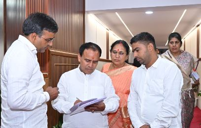 नारी शक्ति को निर्णय मंचों पर मिले भरपूर अवसरः डाॅ. धन सिंह रावत