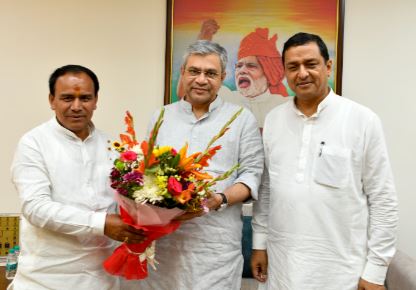 केन्द्रीय रेल मंत्री अश्विनी वैष्णव से मिले गढ़वाल सांसद अनिल बलूनी व कैबिनेट मंत्री डाॅ. धन सिंह रावत
