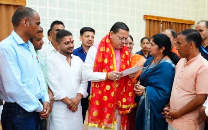 मुख्यमंत्री ने मुख्यमंत्री कैंप कार्यालय में सुनीं जन समस्याएं