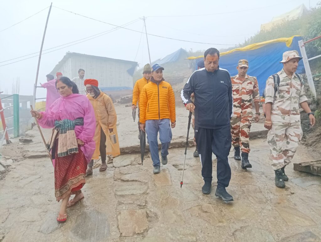 बीकेटीसी अध्यक्ष हेमंत द्विवेदी ने किए बाबा केदार के दर्शन